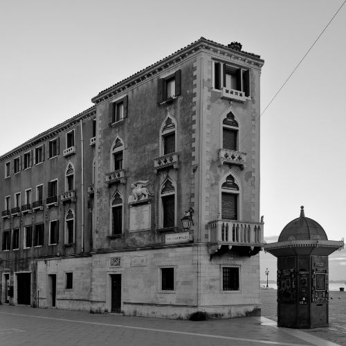 Palazzo Grassi  | HYPERVENEZIA